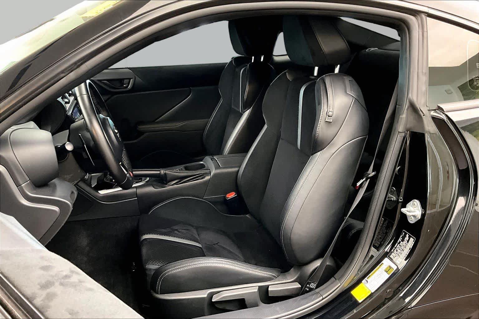 Used 2022 Toyota GR86 Premium w/ ALL Weather Mat Package (TMS) RWD image 8