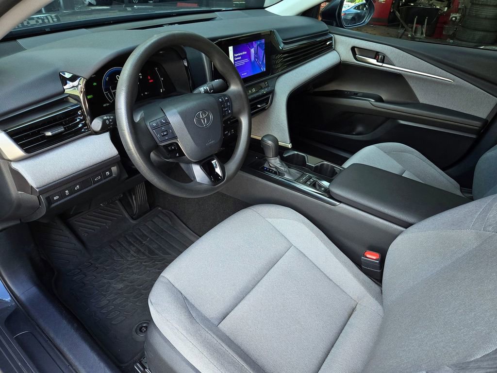 Used 2025 Toyota Camry LE image 9