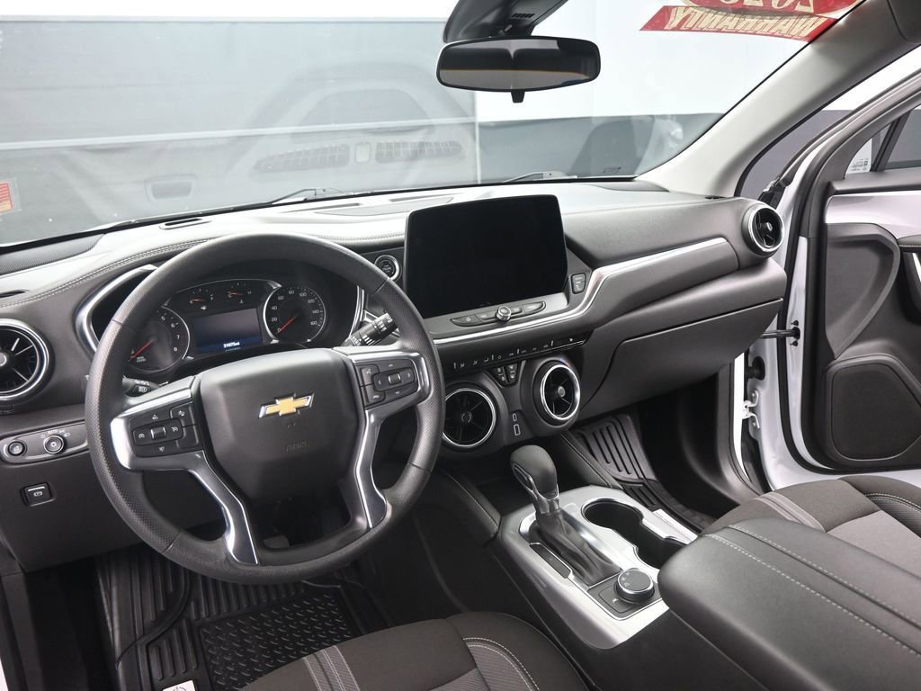 Used 2025 Chevrolet Blazer LT image 19
