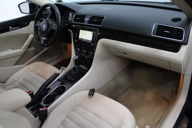 Used 2014 Volkswagen Passat TDI SEL Premium FWD image 23