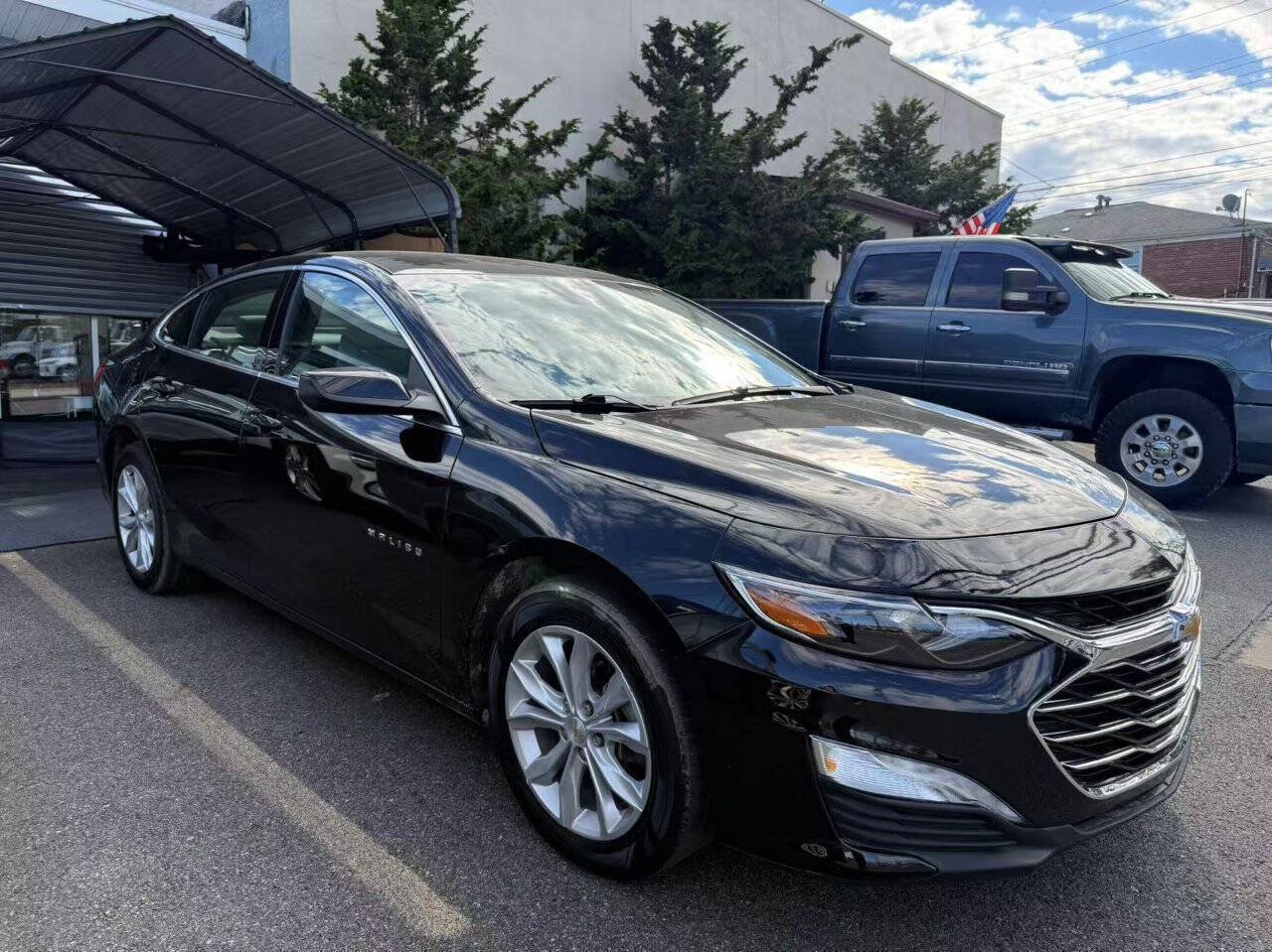 Used 2025 Chevrolet Malibu LT FWD image 3