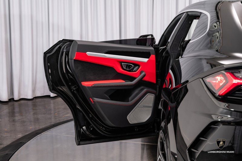 Used 2021 Lamborghini Urus image 42