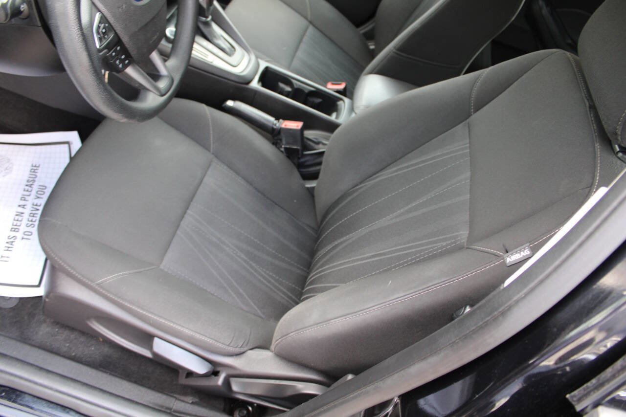 Used 2016 Ford Focus SE image 16