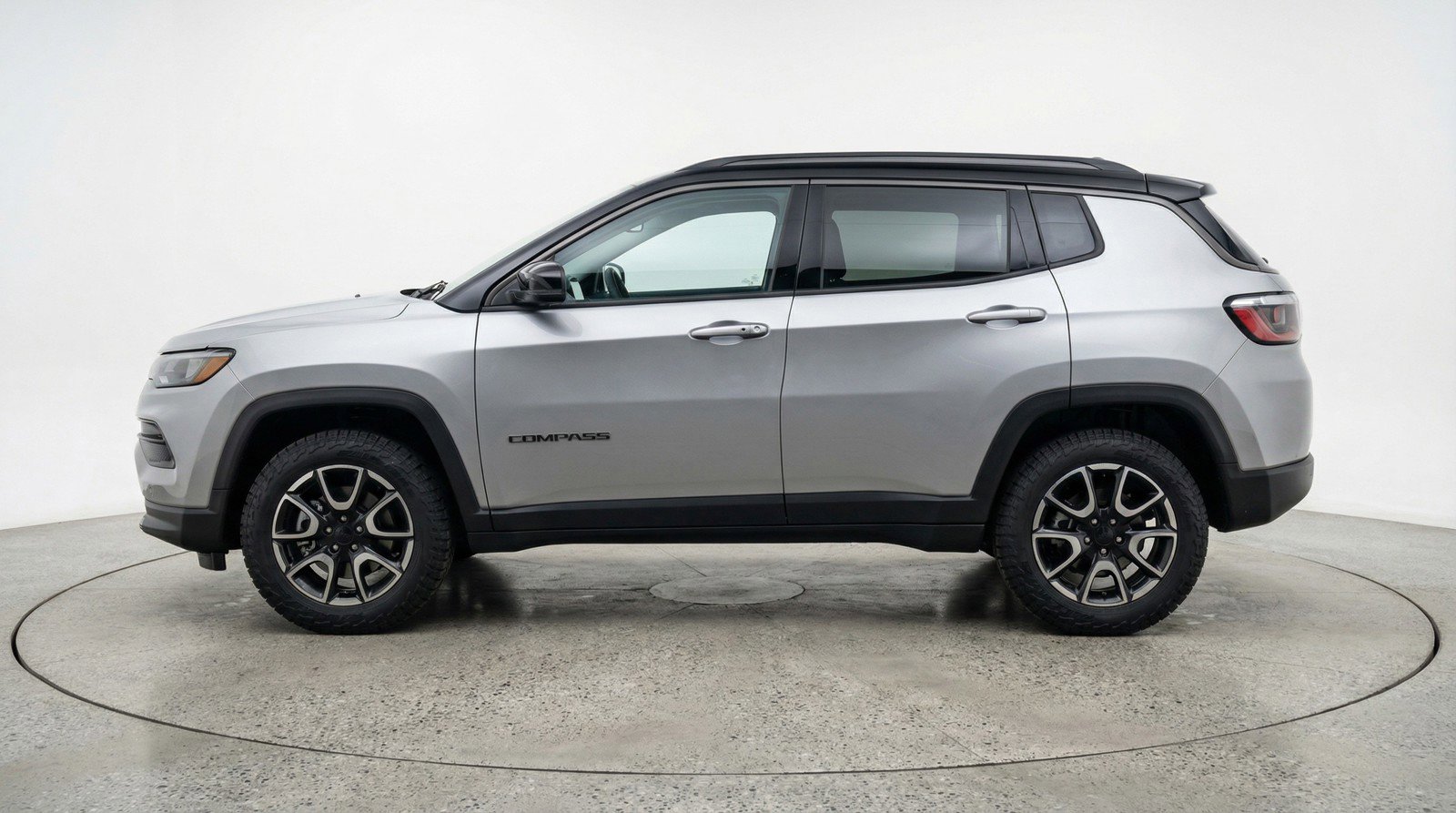 Used 2025 Jeep Compass Trailhawk image 5