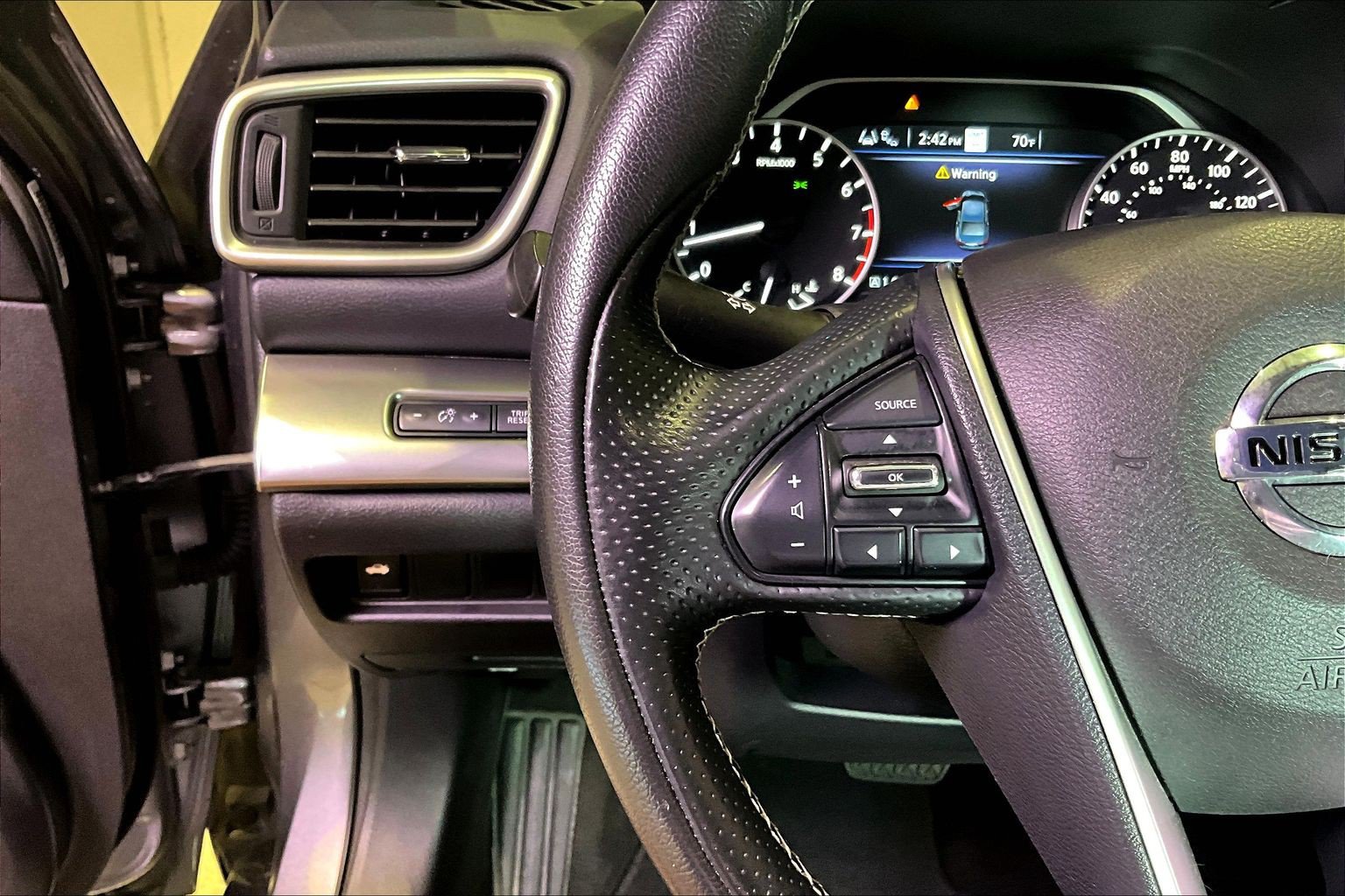 Used 2022 Nissan Maxima SV w/ Floor Mat Group FWD image 12
