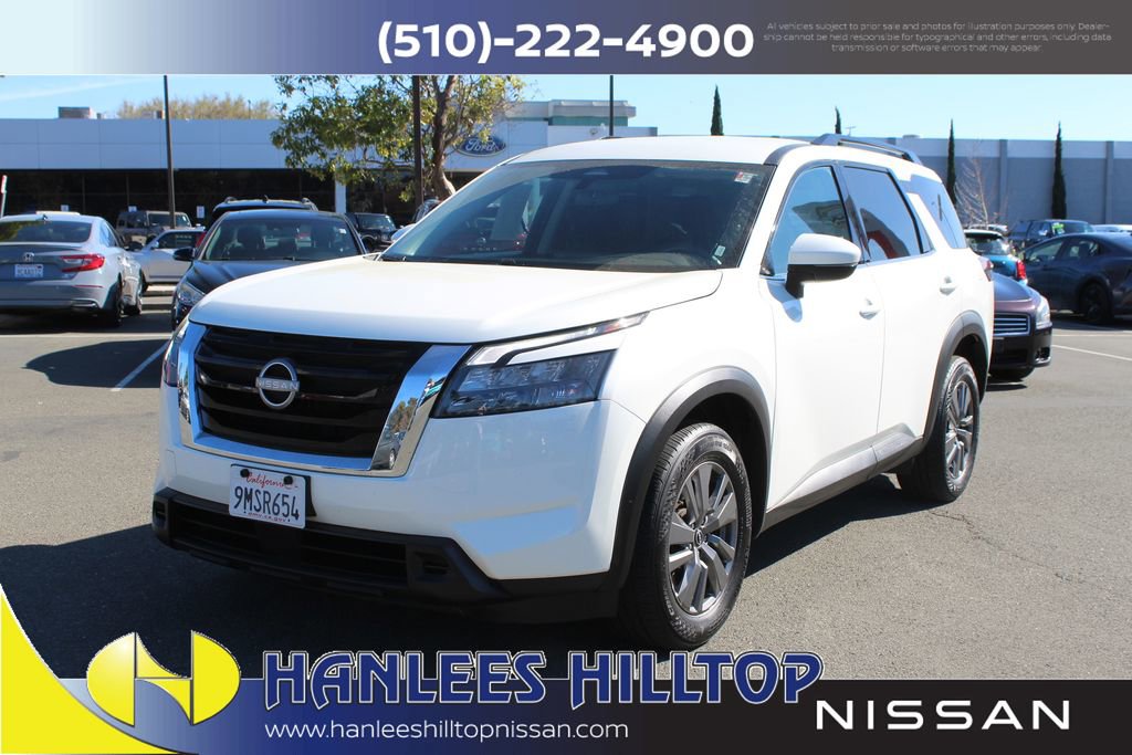 Used 2024 Nissan Pathfinder SV image 3