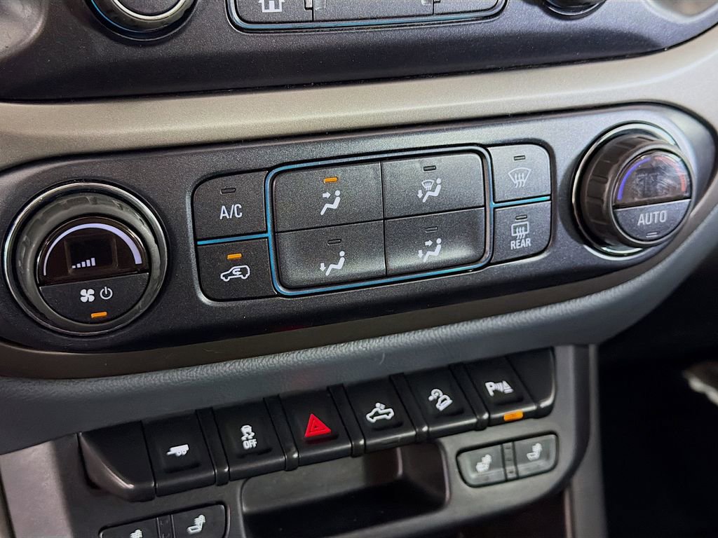 Used 2021 Chevrolet Colorado Z71 AWD/4WD image 16