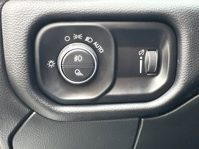 Used 2024 RAM 2500 Big Horn w/ Sport Appearance Package image 24