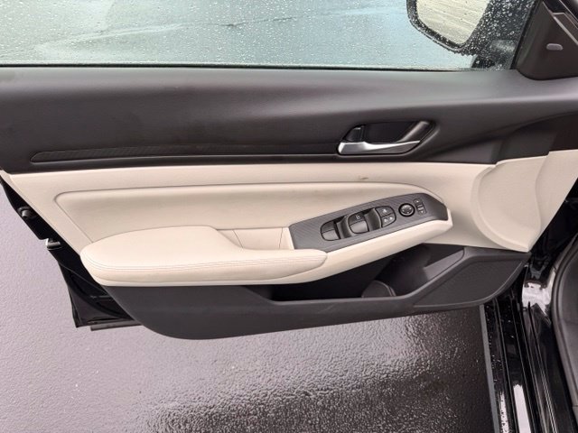 Used 2025 Nissan Altima 2.5 SV FWD image 15