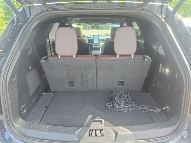 Certified 2023 Ford Explorer Platinum w/ Technology Package AWD/4WD image 8