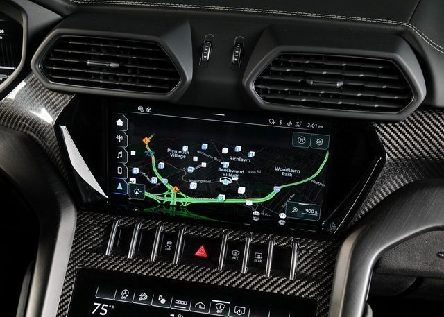 Used 2022 Lamborghini Urus image 18