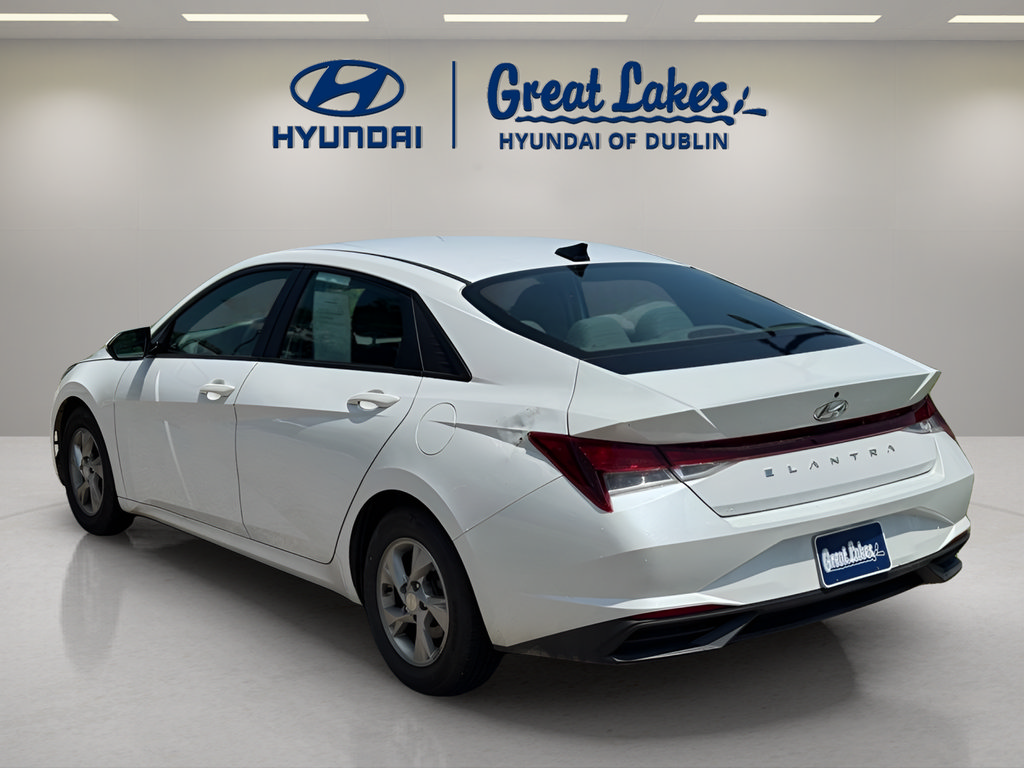 Used 2021 Hyundai Elantra SE FWD image 3