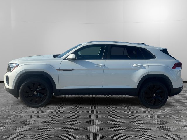 New 2026 Volkswagen Atlas Cross Sport SE FWD image 2