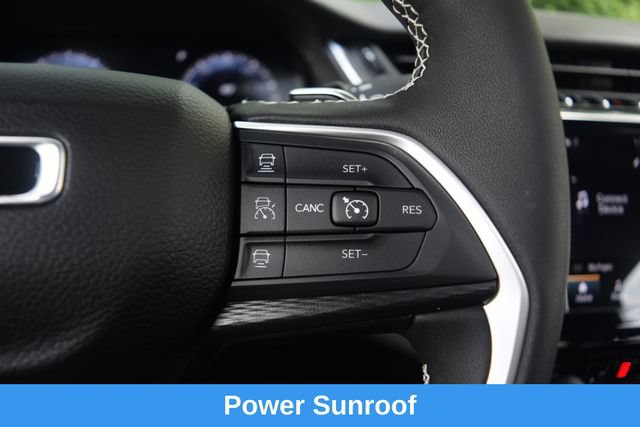 Used 2024 Jeep Grand Cherokee Altitude AWD/4WD image 5