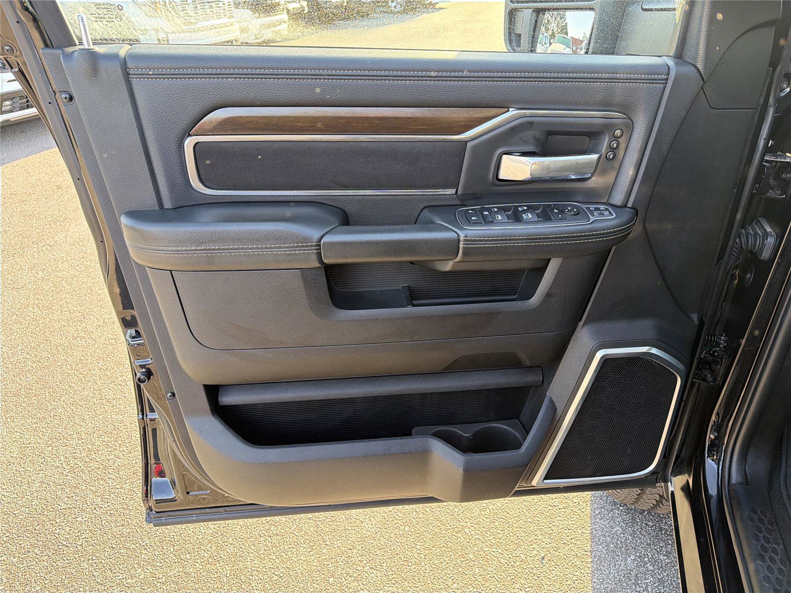 Used 2024 RAM 2500 Laramie w/ Safety Group AWD/4WD image 10