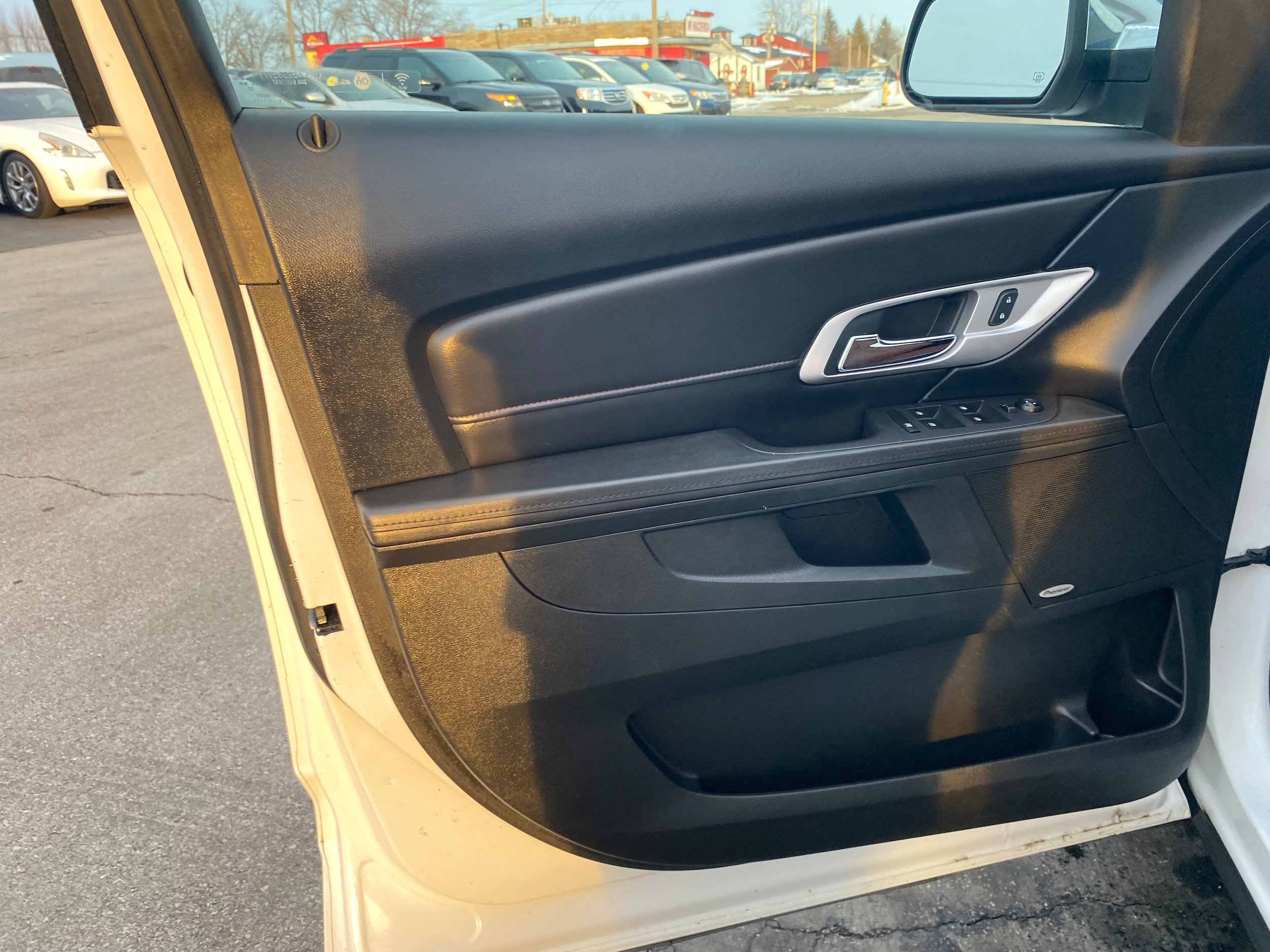 Used 2017 GMC Terrain SLT FWD image 9