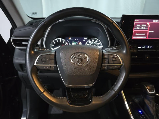 Used 2021 Toyota Highlander XLE AWD/4WD image 7