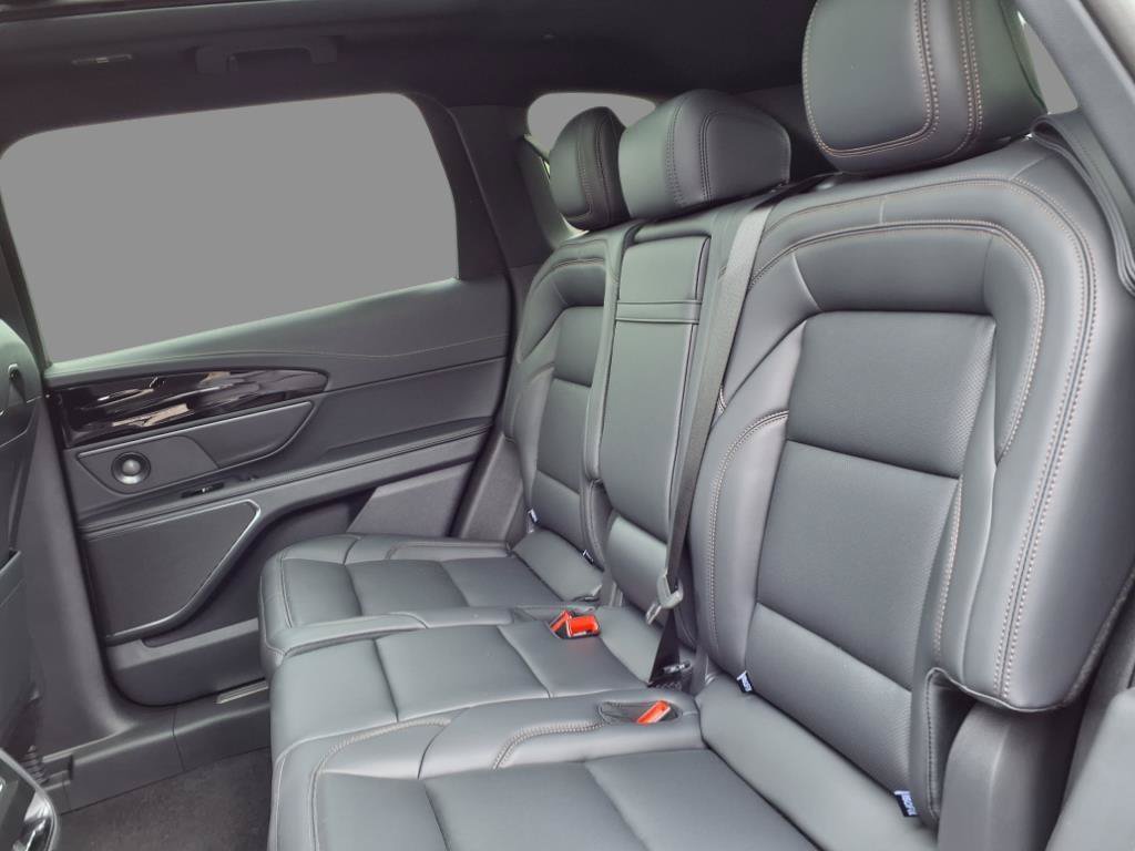 New 2025 Lincoln Nautilus Premier w/ Equipment Group 102A AWD/4WD image 6