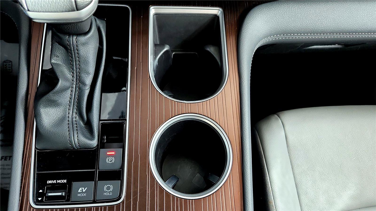 Certified 2024 Toyota Sienna XLE image 35