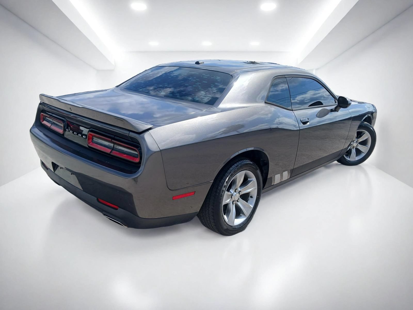 Used 2019 Dodge Challenger SXT RWD image 6