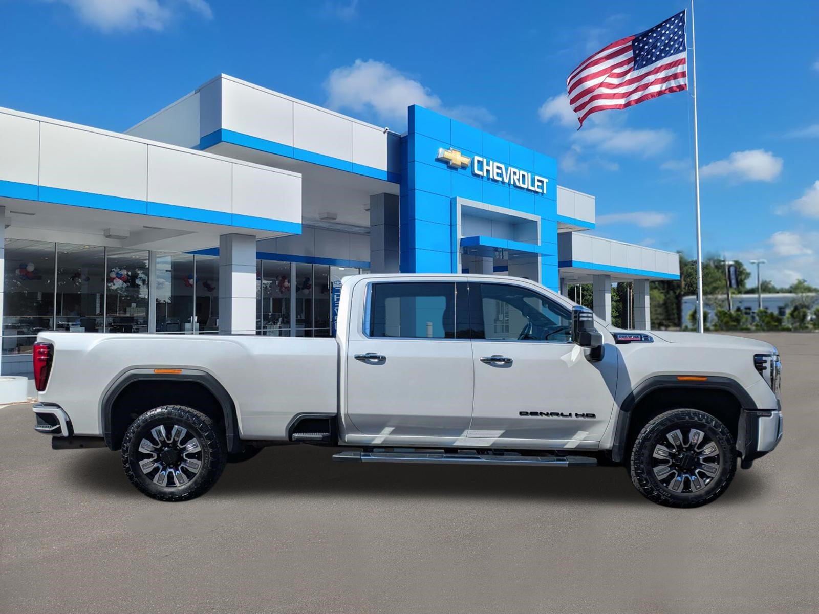 Used 2024 GMC Sierra 3500 Denali w/ Denali Reserve Package AWD/4WD image 2