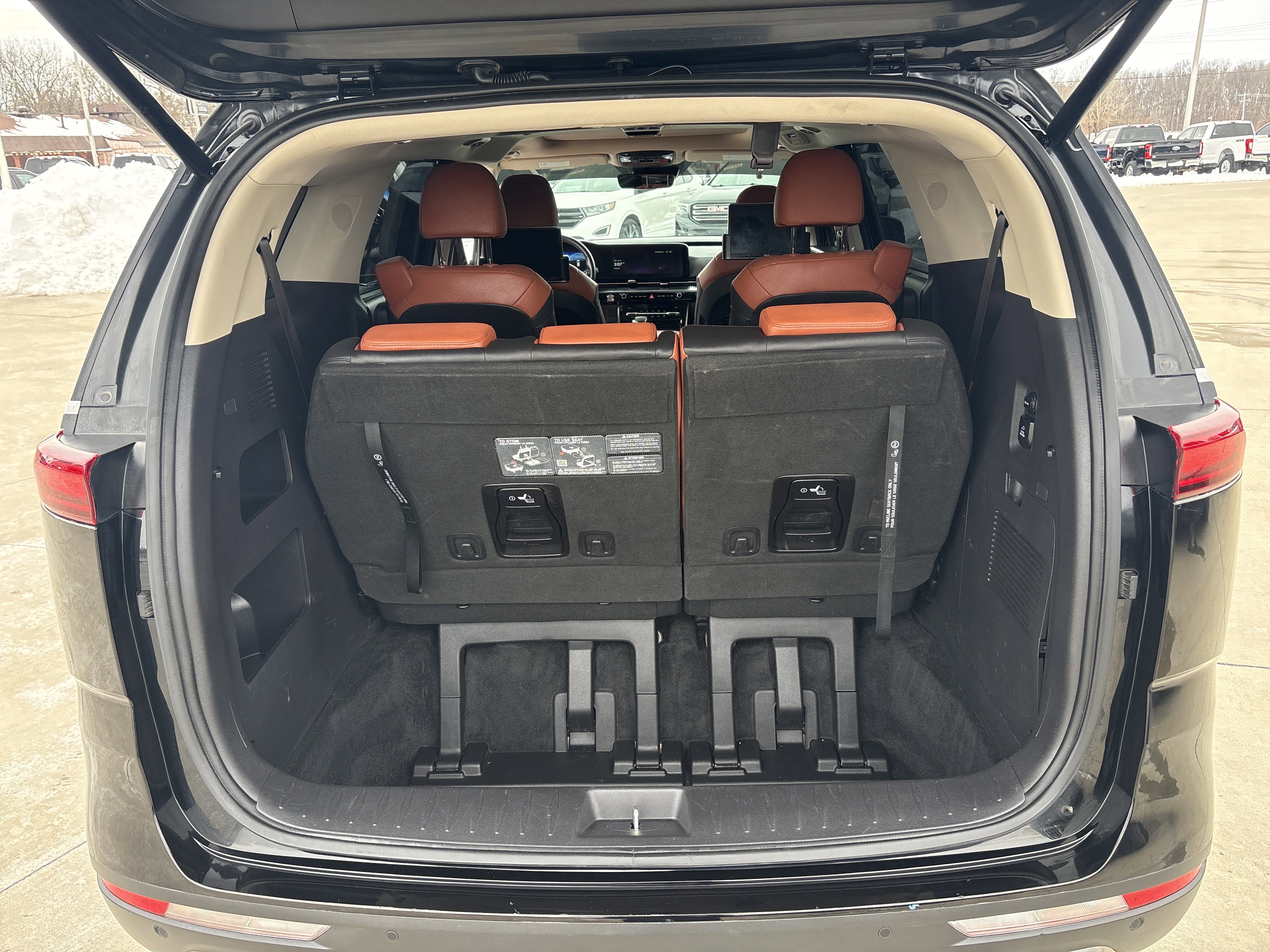 Used 2024 Kia Carnival SX Prestige image 5