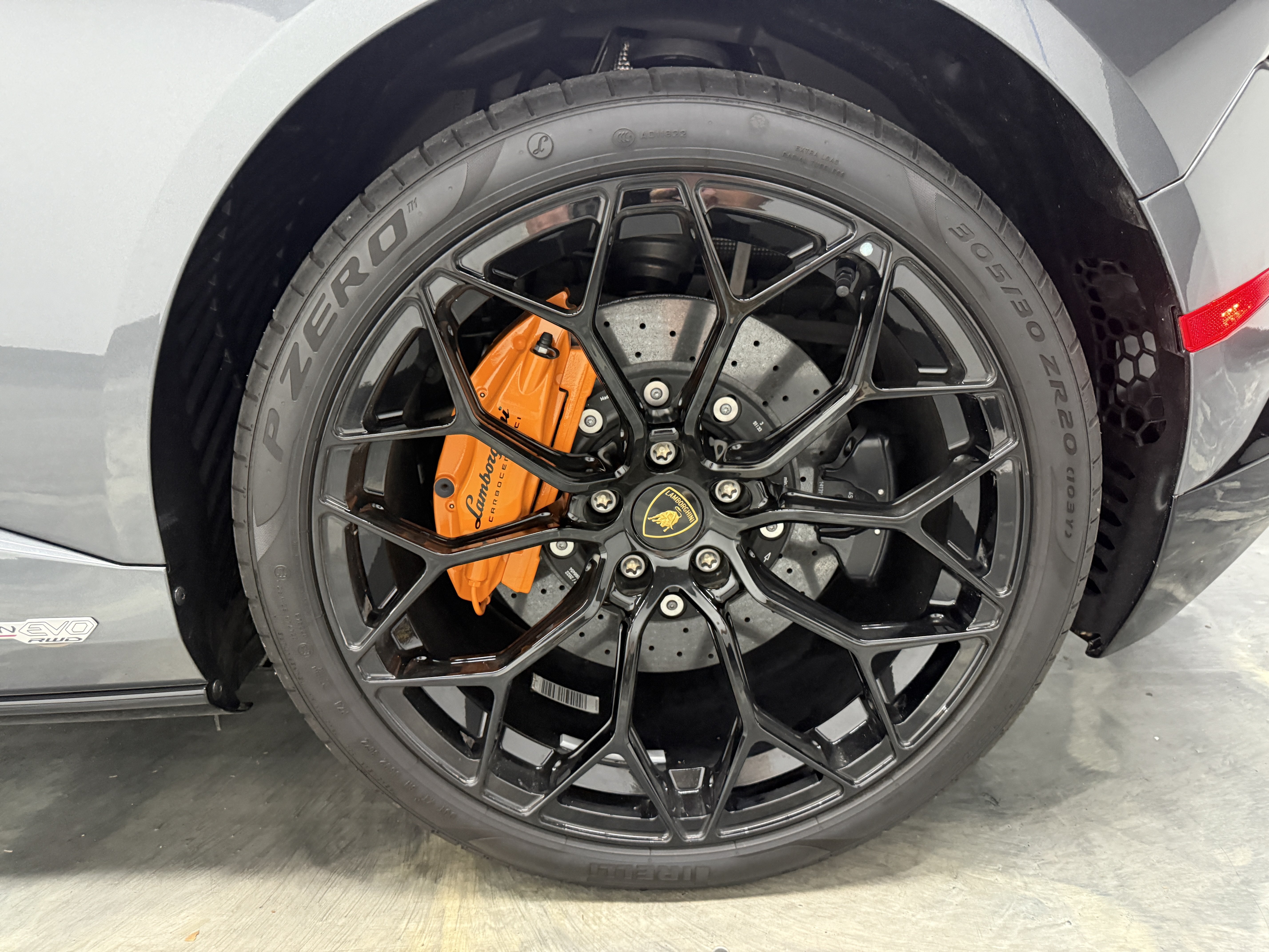 Used 2023 Lamborghini Huracan EVO RWD image 29
