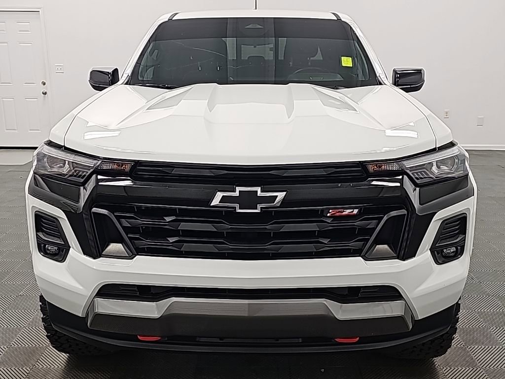 Used 2024 Chevrolet Colorado Z71 image 3