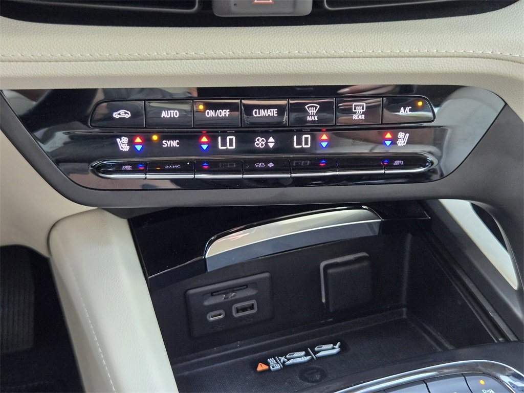 Used 2023 Buick Envision Avenir image 18