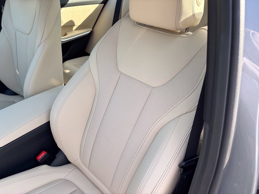 New 2026 BMW 330i xDrive Sedan w/ Premium Package AWD/4WD image 13