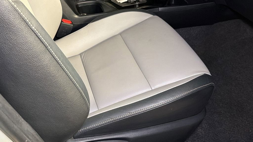 Used 2016 Toyota RAV4 Limited image 12