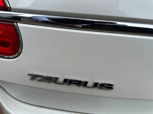 Used 2010 Ford Taurus SHO image 42