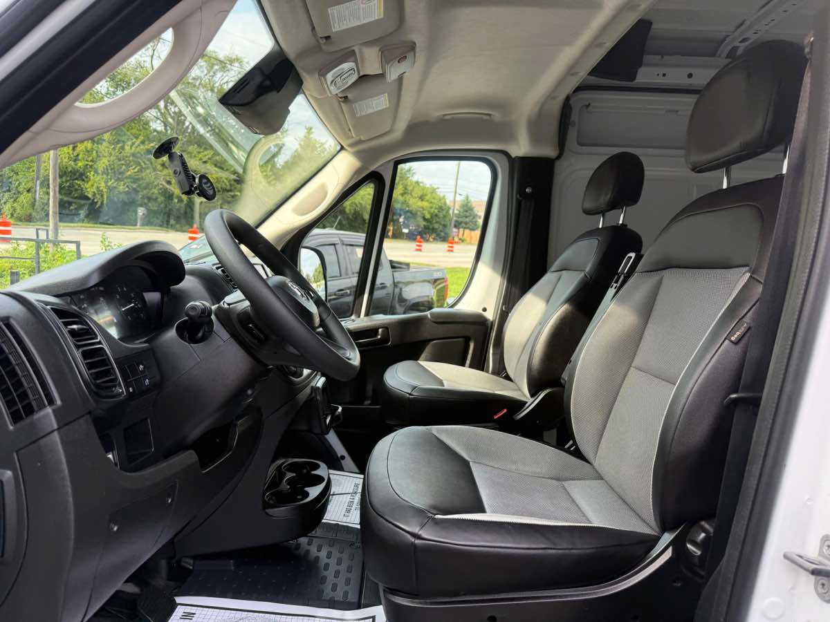 Used 2025 RAM ProMaster 2500 w/ Convenience Group FWD image 11