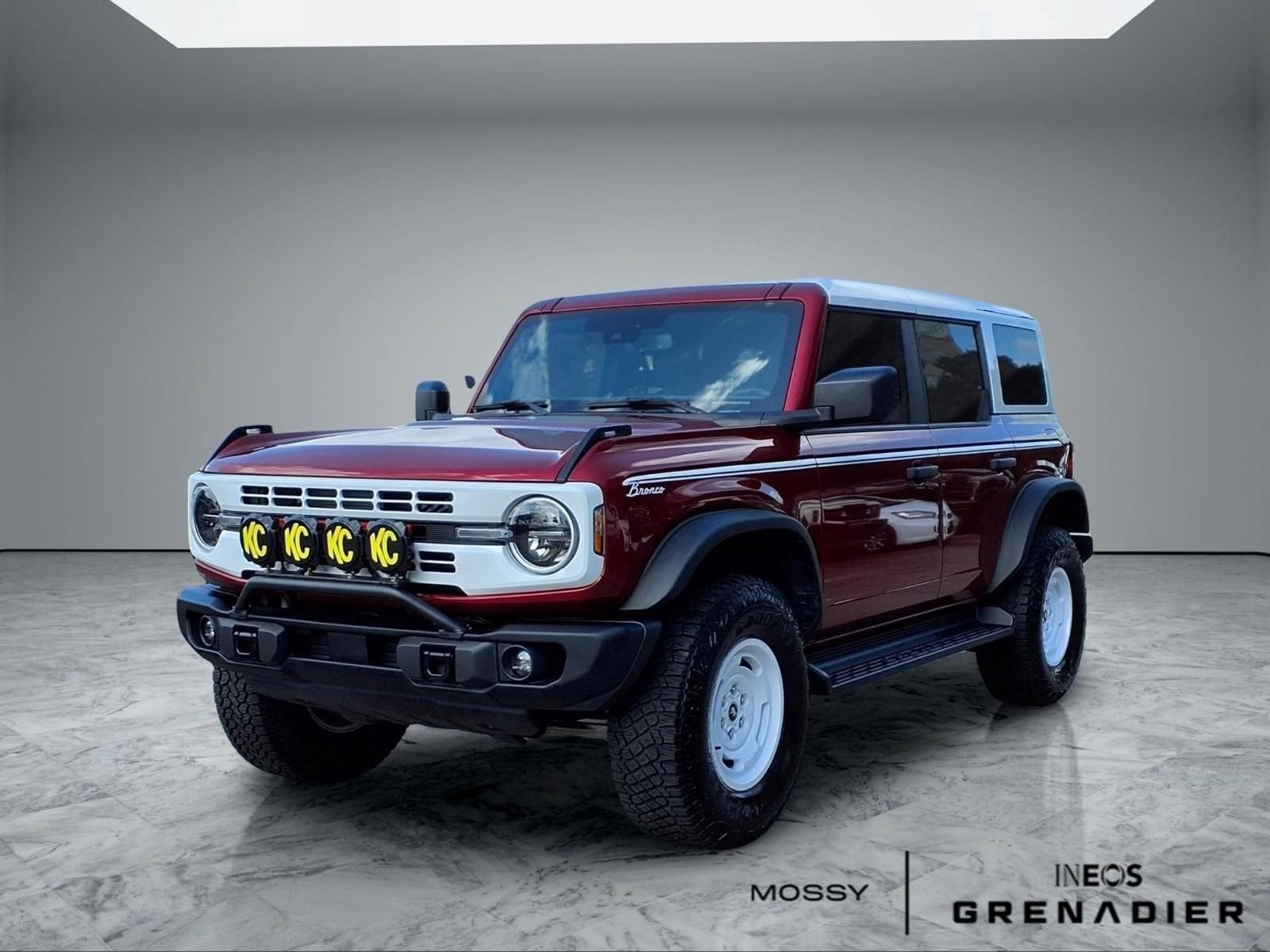 Used 2025 Ford Bronco Heritage Edition AWD/4WD image 4