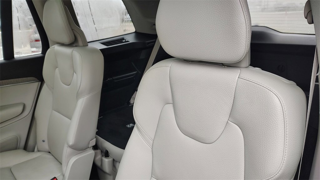 Certified 2023 Volvo XC90 B6 Plus image 28