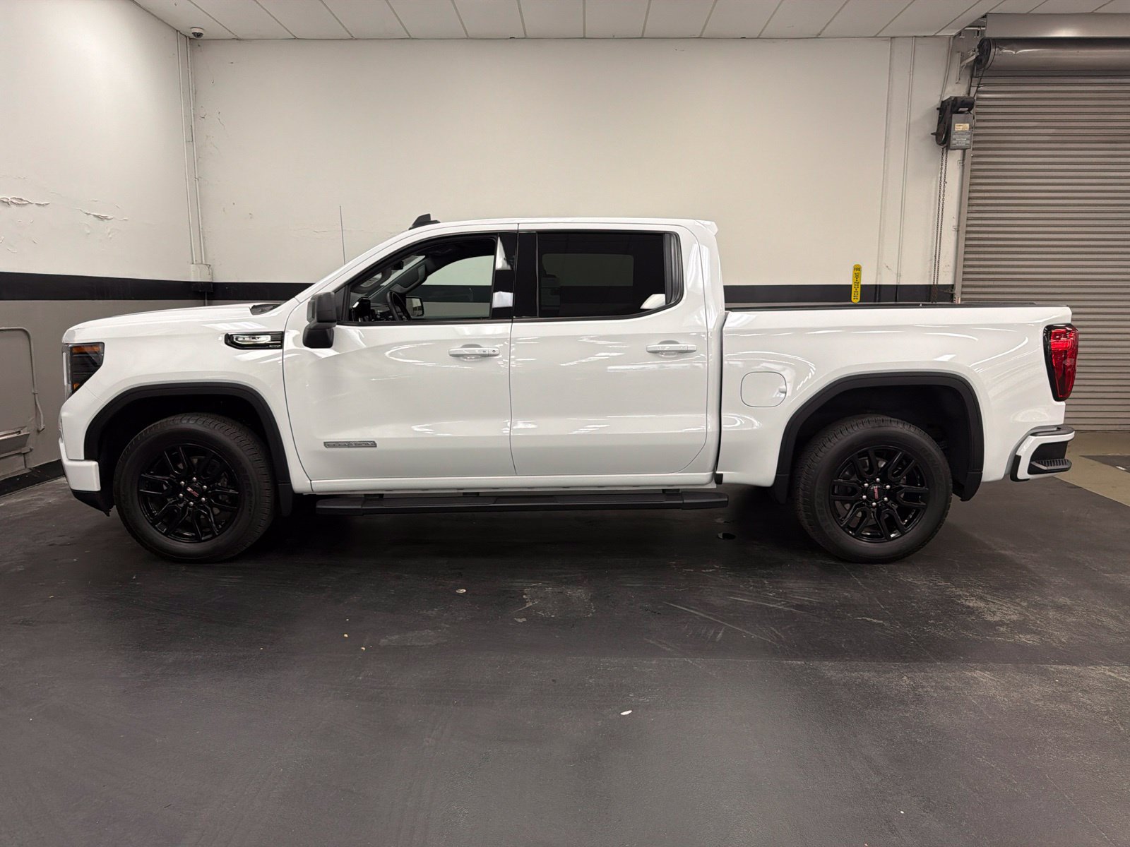 Used 2025 GMC Sierra 1500 Elevation w/ Preferred Package RWD image 10