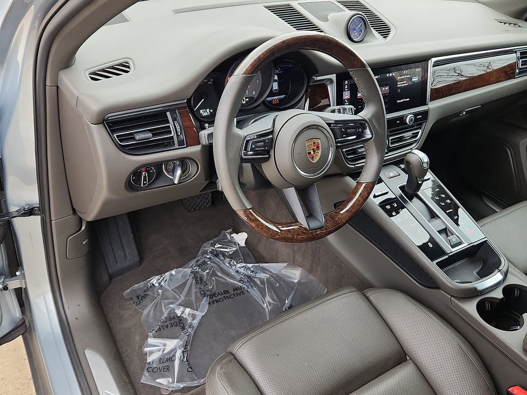 Certified 2023 Porsche Macan S image 4