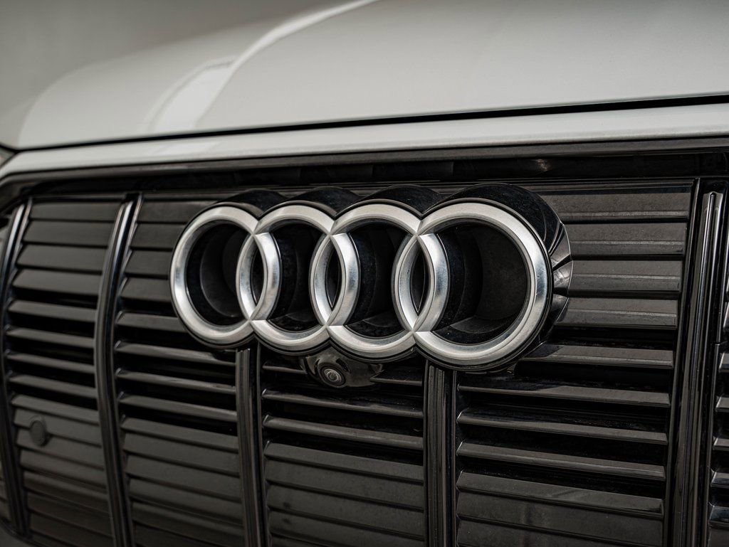 Used 2021 Audi e-tron Premium w/ Convenience Plus Package AWD/4WD image 3