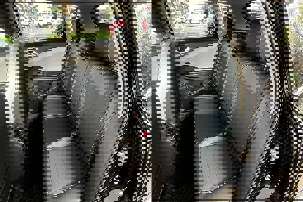 New 2025 Volkswagen Taos SE image 19