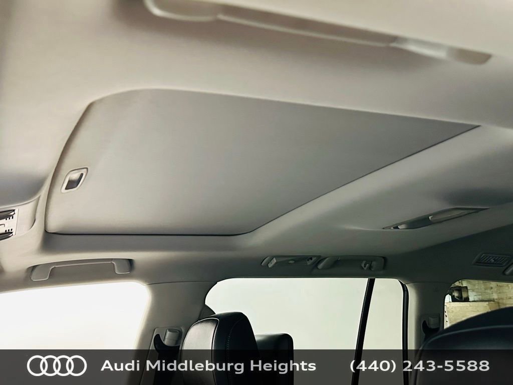 Used 2013 Lexus LX 570 4WD w/ Luxury Pkg w/Pre-crash image 22