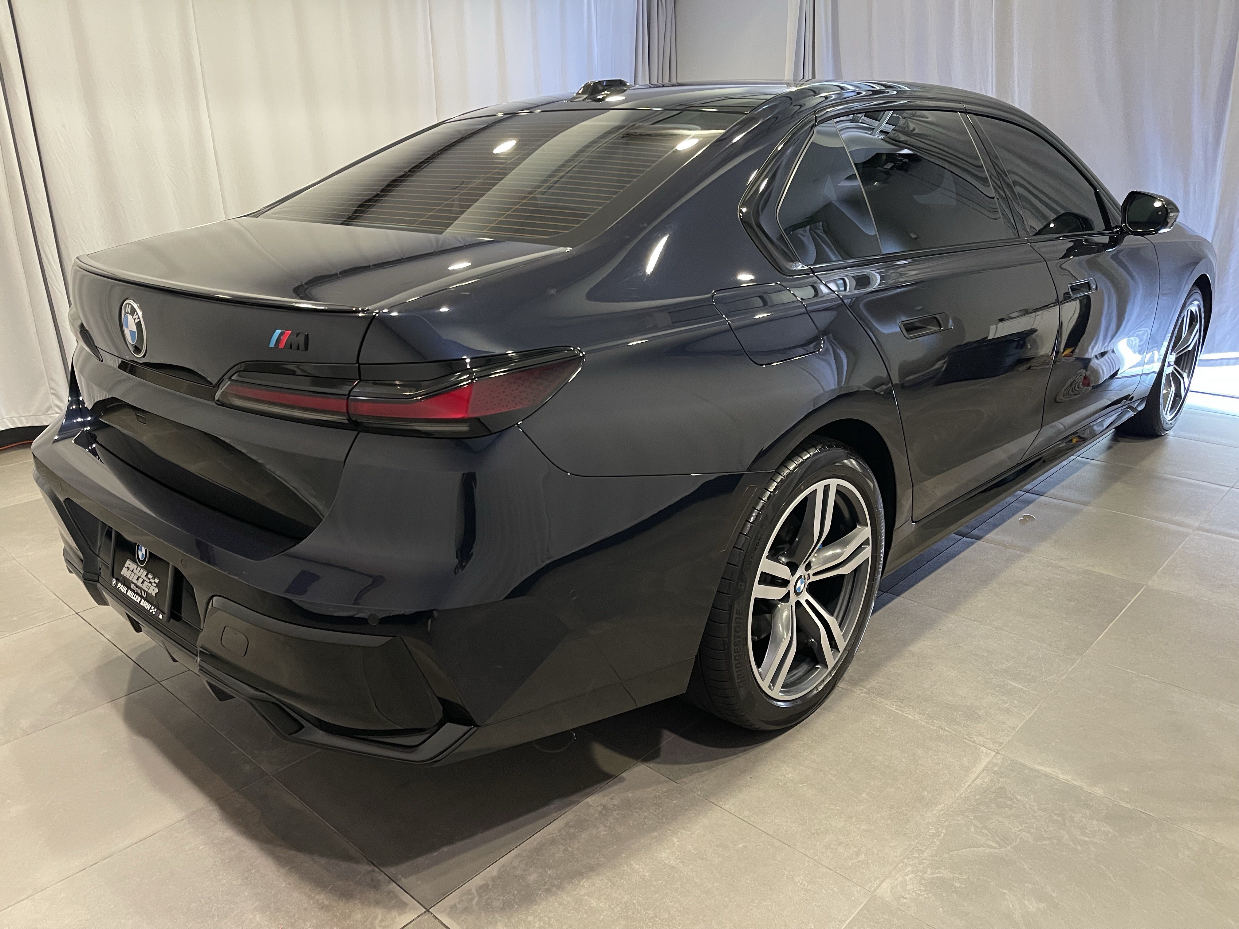 Used 2023 BMW 740i w/ Parking Assistance Package RWD image 6
