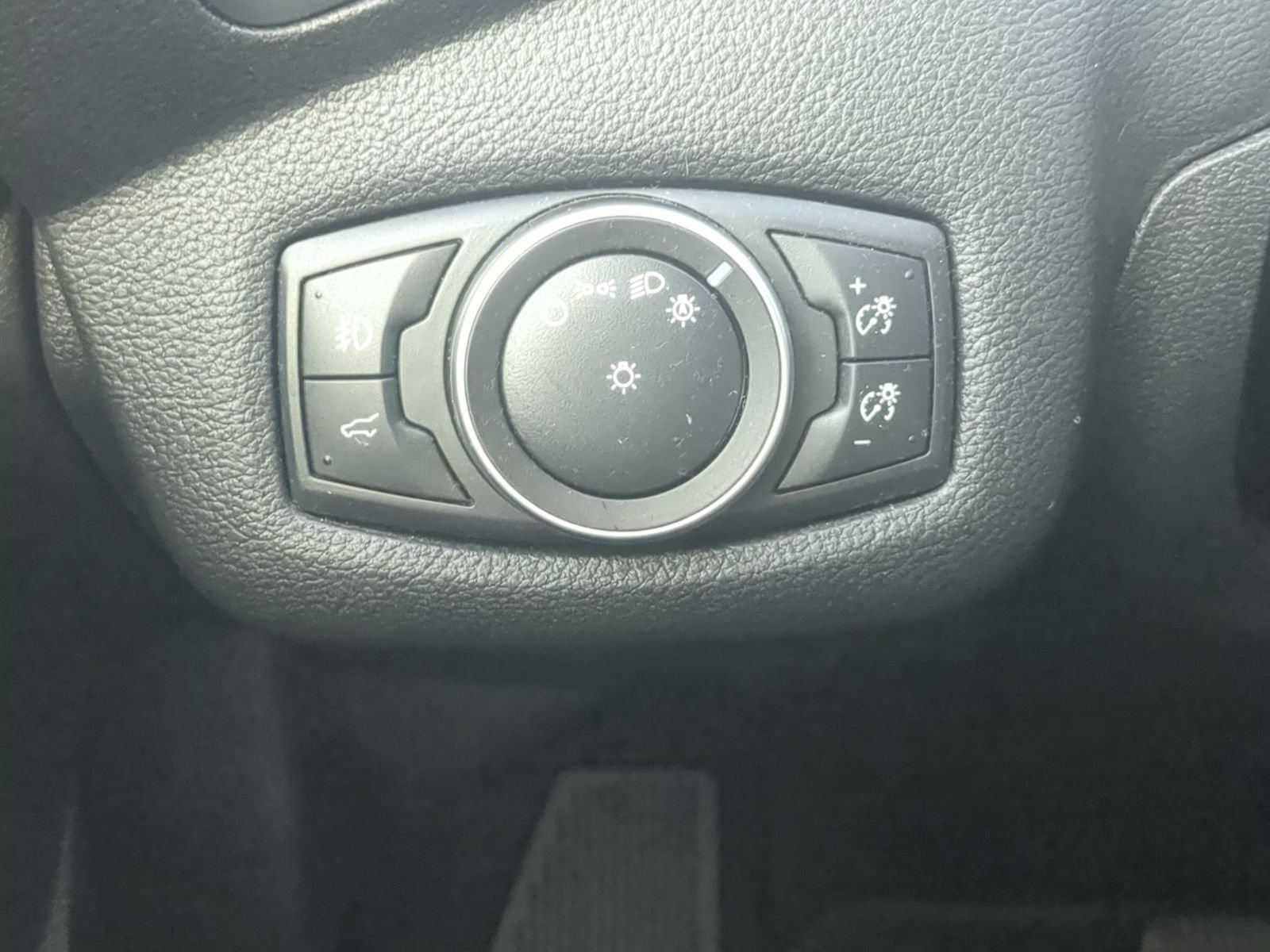 Used 2017 Ford Escape SE w/ Equipment Group 201A AWD/4WD image 16
