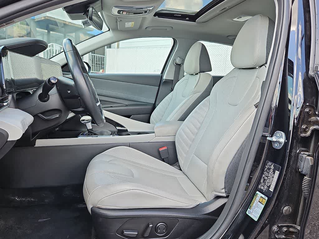 Used 2025 Hyundai Elantra Limited FWD image 12