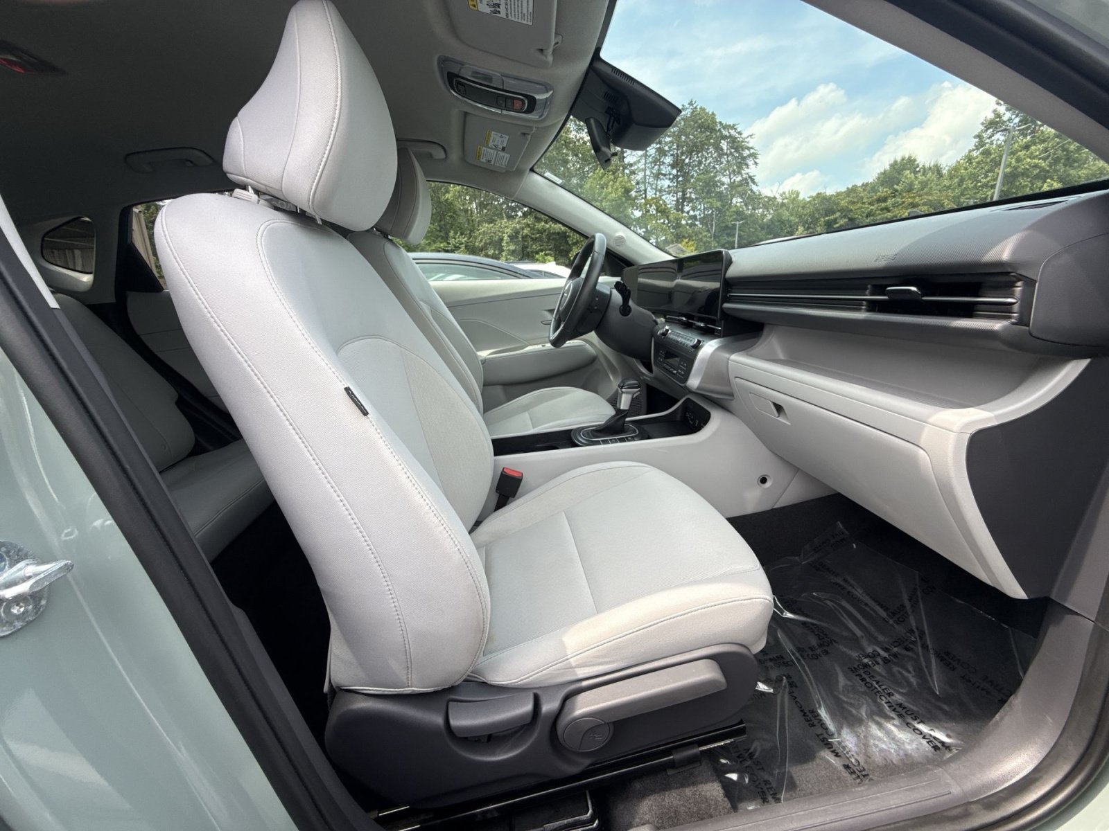 Certified 2025 Hyundai Kona SEL AWD/4WD image 26