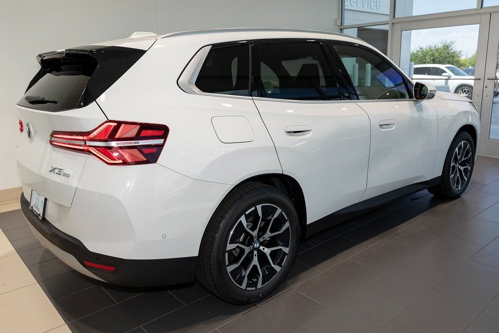 Used 2025 BMW X3 xDrive30i w/ Premium Package AWD/4WD image 5
