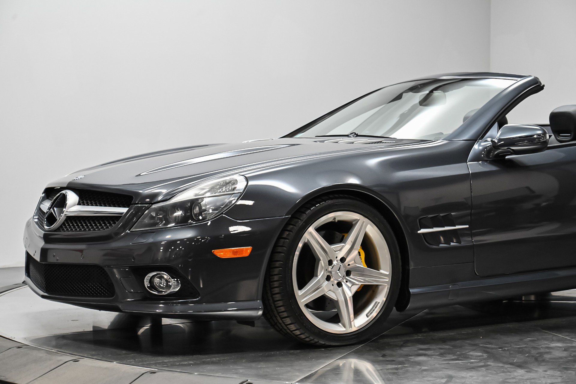 Used 2009 Mercedes-Benz SL 550 image 4
