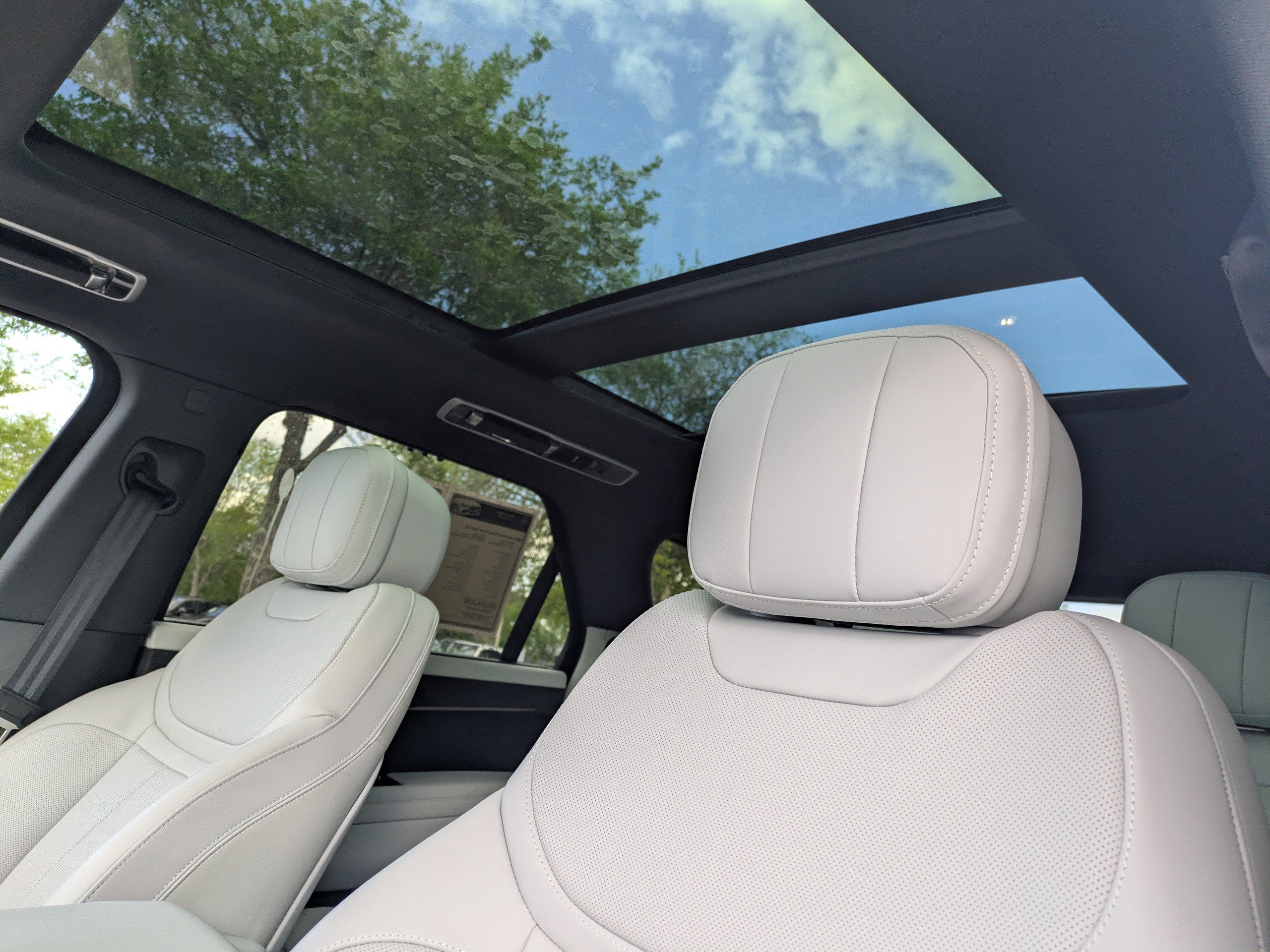 Used 2026 Land Rover Range Rover Sport SE image 4