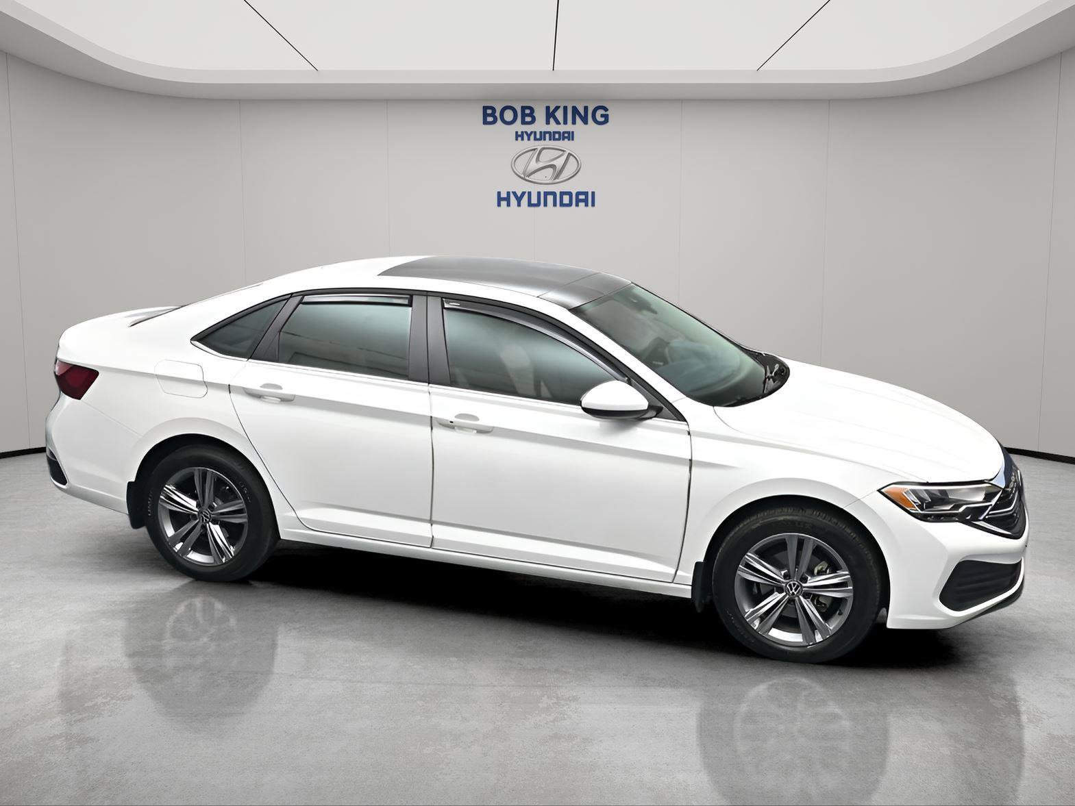 Used 2023 Volkswagen Jetta SE image 15