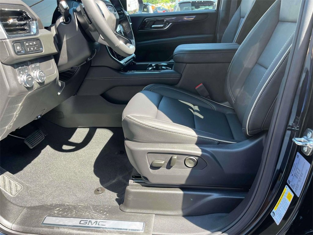 New 2025 GMC Yukon XL Elevation image 24