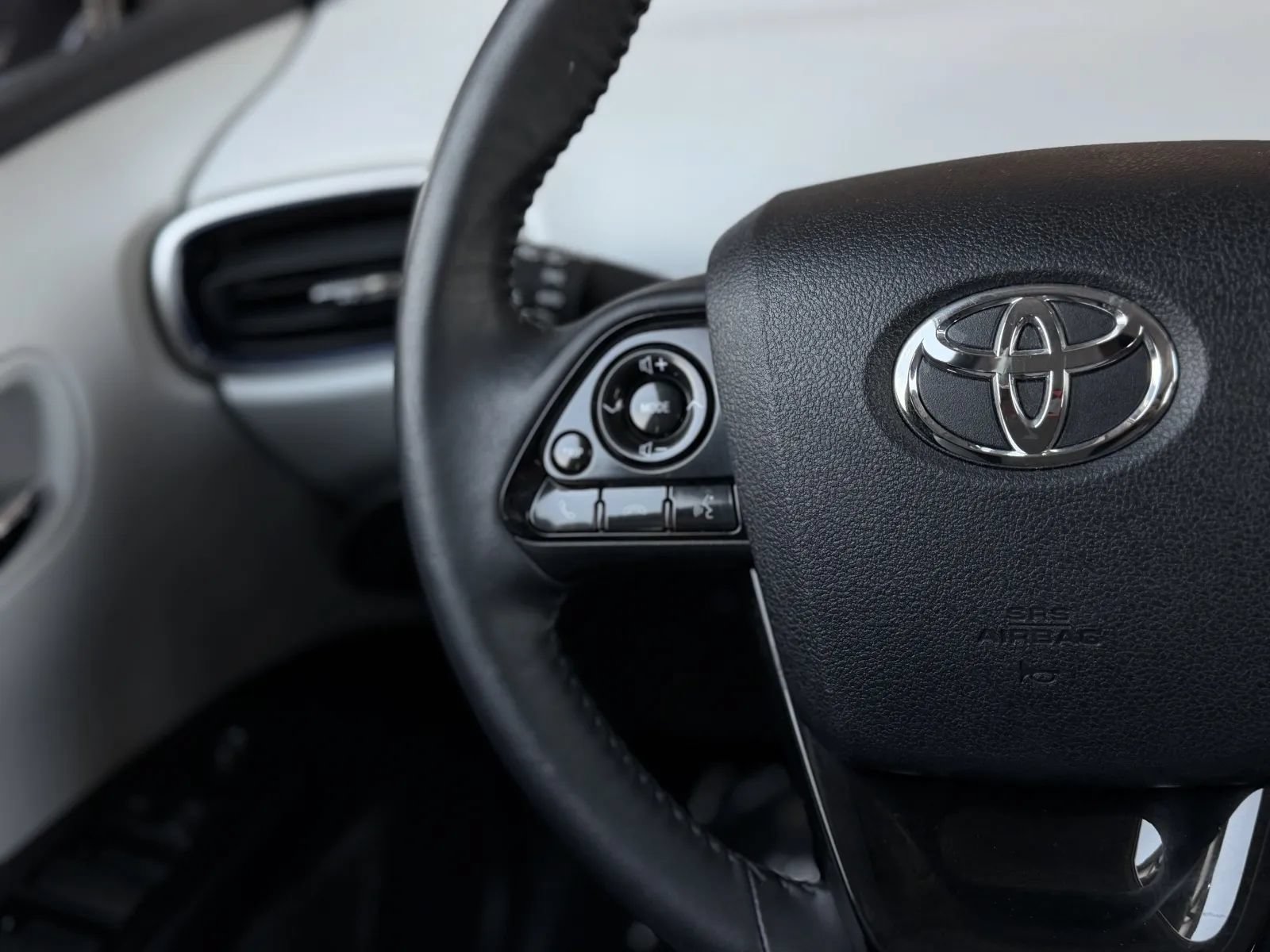 Used 2019 Toyota Prius Limited w/ Carpet Mat Package FWD image 46